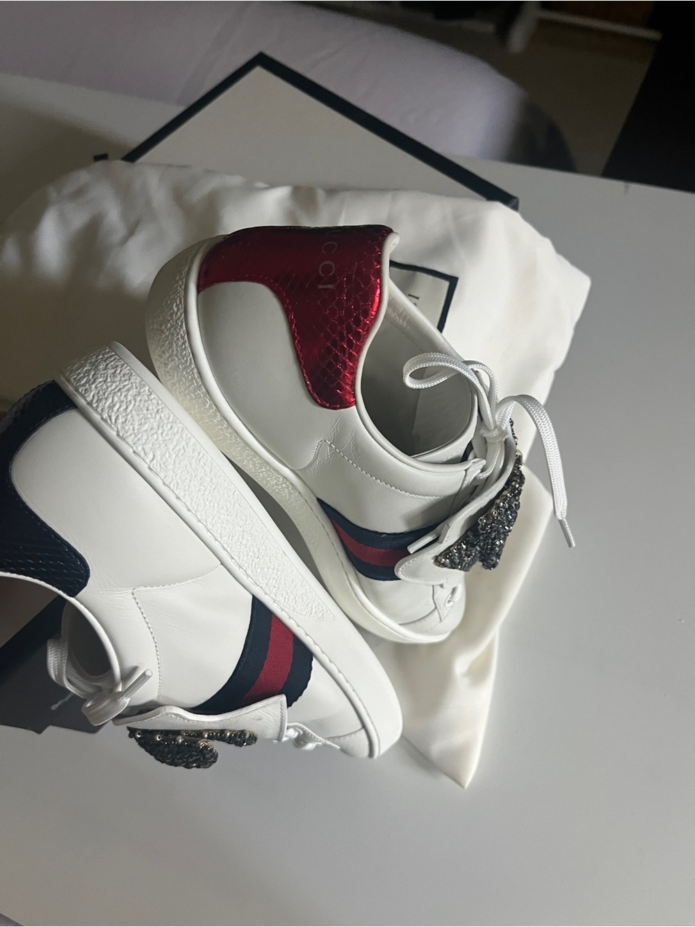 Gucci Women’s size 40 White Leather Sneakers with Crystal Detachable Bow & Lace.